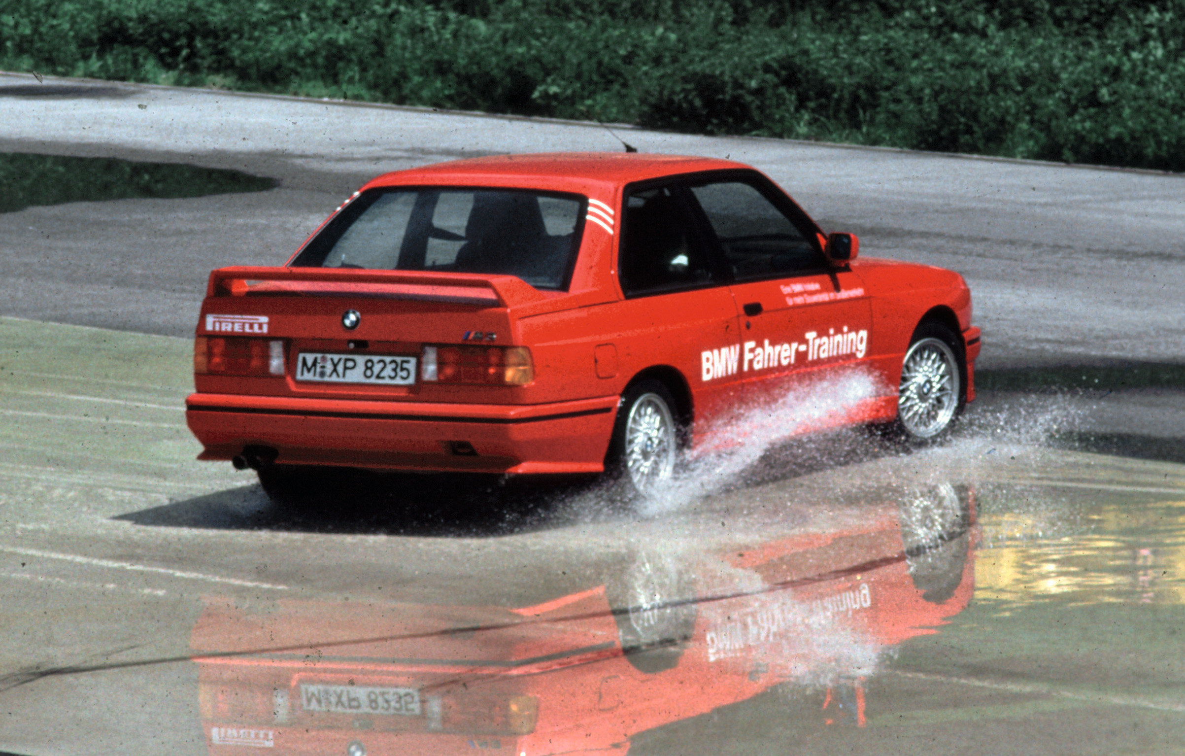 BMW歴代３シリーズ研究】２代目３シリーズ BMW E30 ①｜German Cars（ジャーマンカーズ）