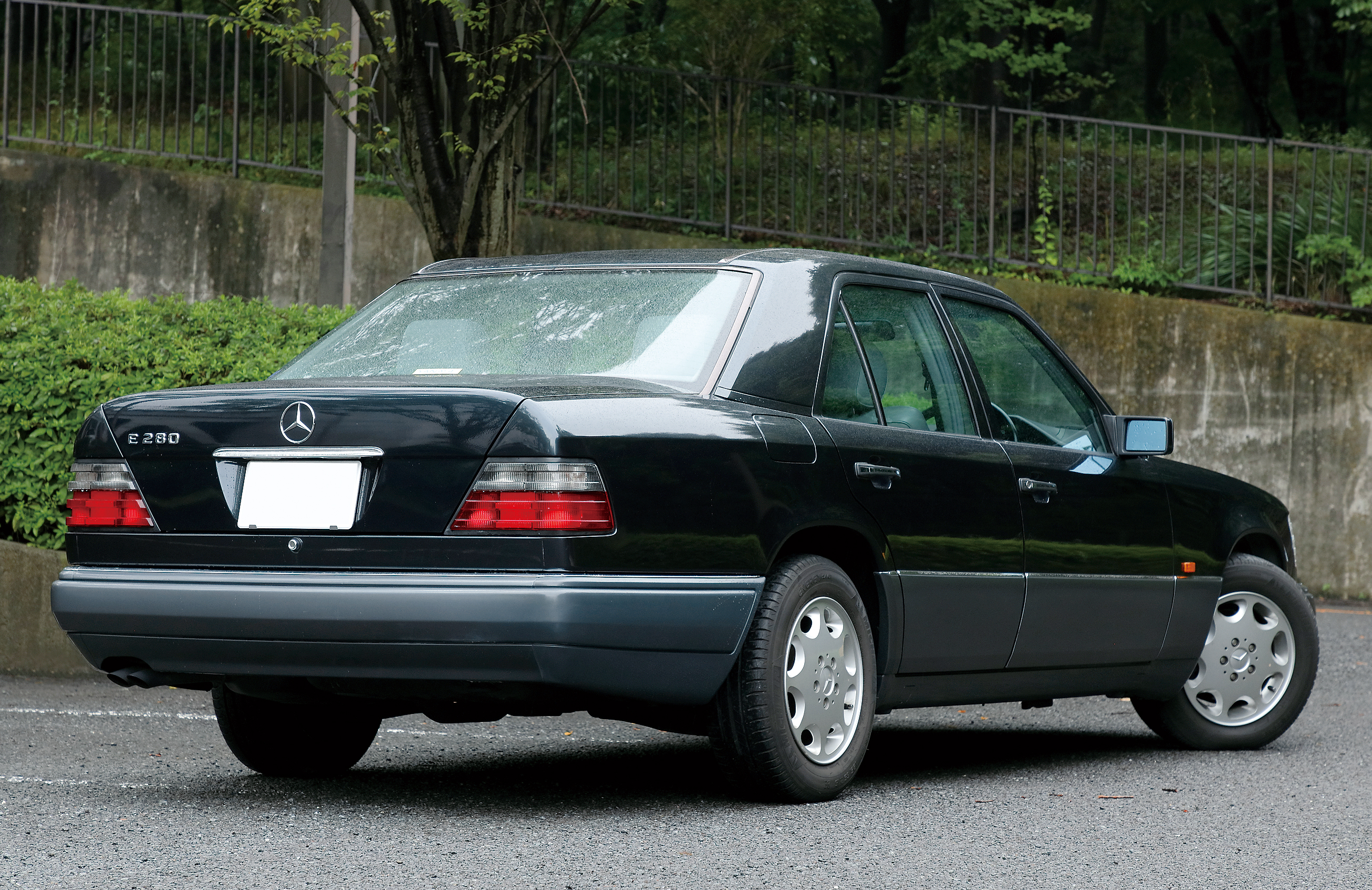 絶版名車を取り巻く環境を改めて考える Mercedes-Benz E280 Ltd（W124