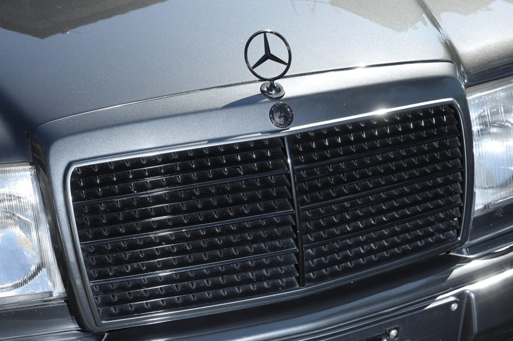 【クラシック＆ヤングクラシックを楽しむ MercedesBenz & BMW】ファンの心を捕らえて離さないW124型500Eの魔力