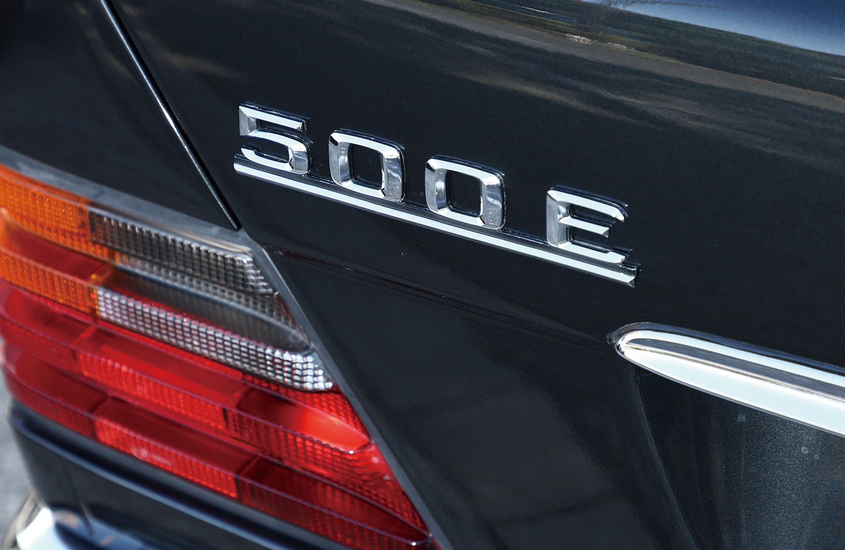 【クラシック＆ヤングクラシックを楽しむ MercedesBenz & BMW】ファンの心を捕らえて離さないW124型500Eの魔力