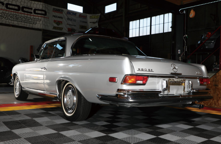 【クラシック＆ヤングクラシックを楽しむ MercedesBenz & BMW】ハンドメイドメルセデスの最終型クーペという超希少モデル