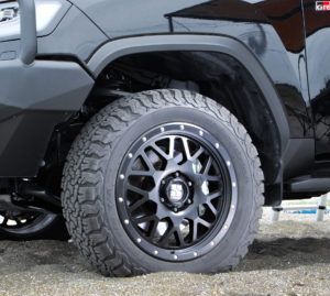 4本セット XTREME-J XJ04 20x8.5J 6/139.7 +48 GBM MONSTA TERRAIN GRIPPER A/T 275/55R20 ホワイトレター ランドクルーザー300系 ランクル