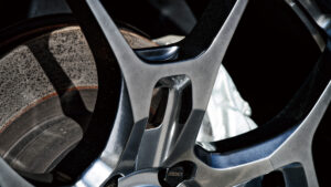 RAYS】絶対的強度・剛性を誇るレイズ鍛造ホイールの強さを単なる2×5とは異なるエモーショナルなフォルムに注力「VOLK RACING G025GC」｜LETS  GO 4WD WEB