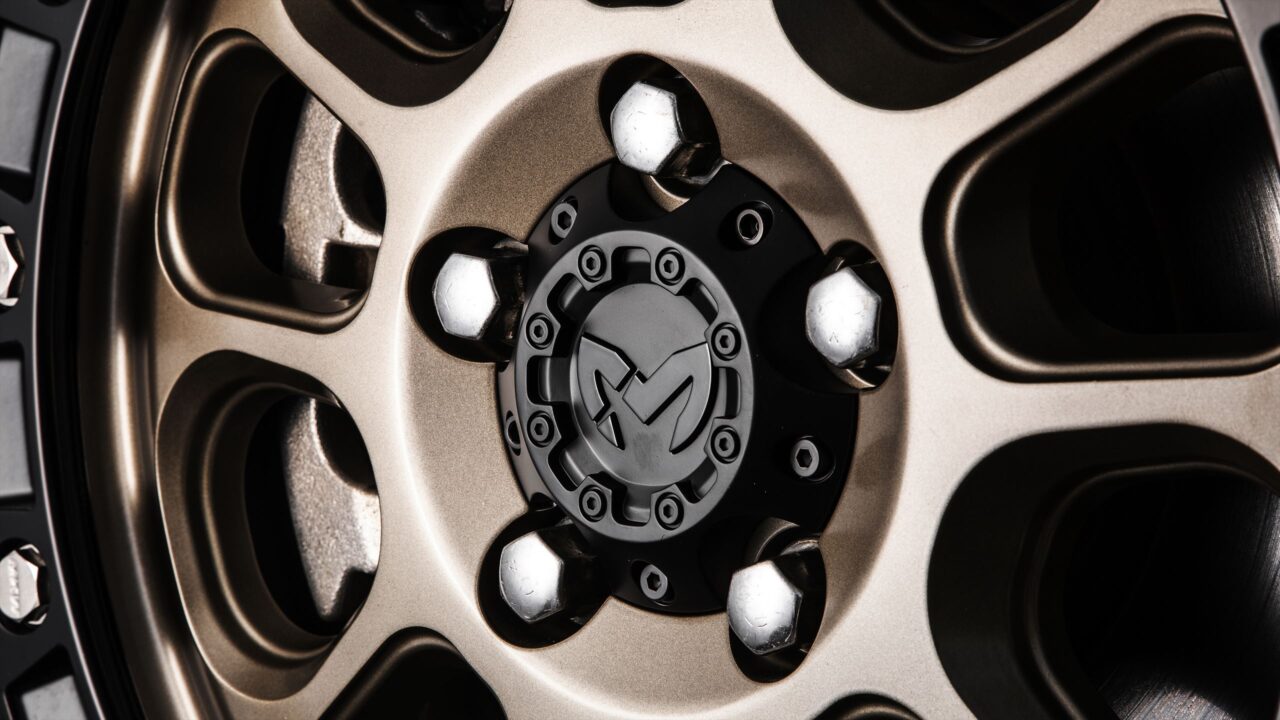 【MKW】〝本物のUSアルミホイール〟だからこその圧倒的なワイルドデザインやタフさがラングラーにマッチする「MKW OFF-ROAD M204 ...