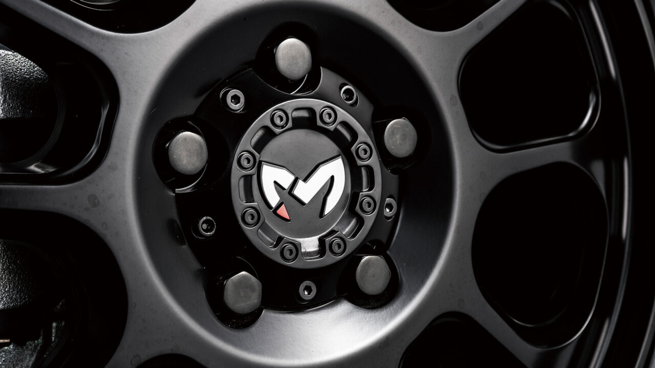 【MKW】耐久性と力強さ、圧倒的な存在感を本物!〝USホイール〟だからこそトラックにベスト「M204」|LETS GO 4WD WEB