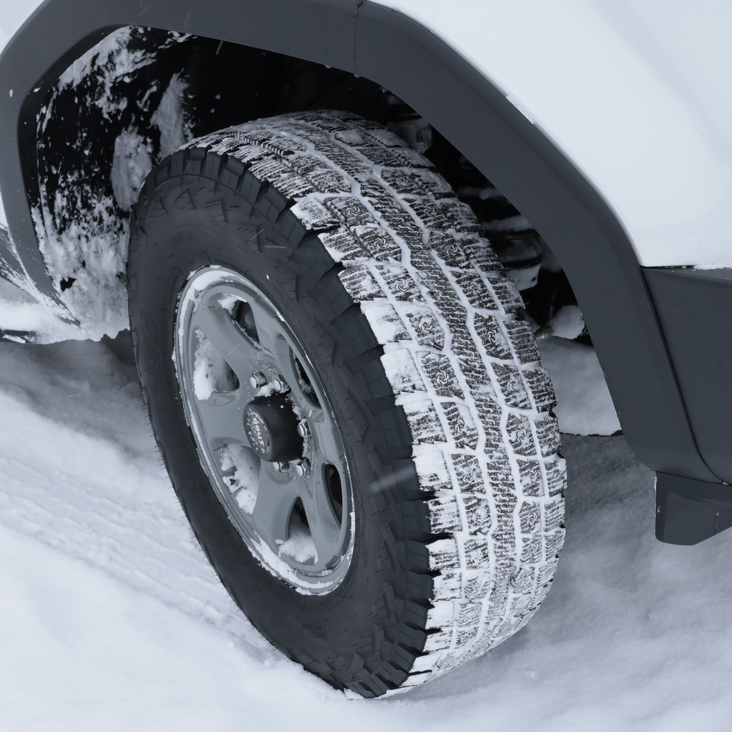KMC KM722 TOYO OBSERVE W/T-R ハイラックス　プラド Rubber Sole】TOYO TIRES OBSERVE W/T-R | 4x4magazine.co.jp
