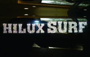 SWAROVSKI HILUX SURFエンブレム パーツ画像