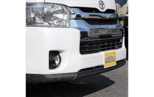 HIACE　LINE-X塗装　フロントリップ パーツ画像