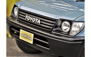 TOYOTAレターロゴフロントグリル パーツ画像