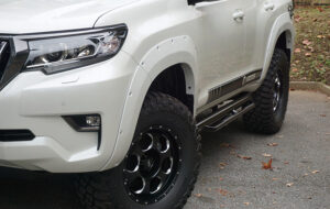 KADDIS AR4　オーバーフェンダー 後期型用 パーツ画像