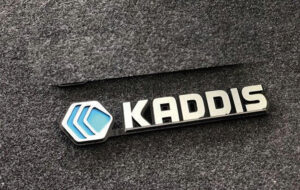 KADDIS エンブレム ブルー パーツ画像