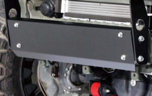 JB74 フロントスキッドプレート（スチールバンパー用） パーツ画像