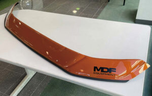 MDF トライトン用ボンネットプロテクター（ヤマブキオレンジメタリック） パーツ画像