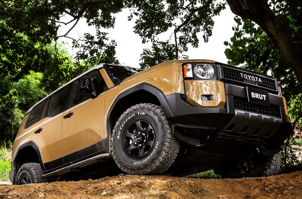 【BRUT】スクエアな四駆に〝ネオクラ〟スタイルという黄金コンビが映える！