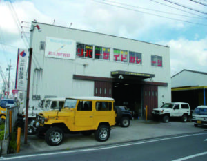 4×4リバーサイド・ガレージ店舗画像